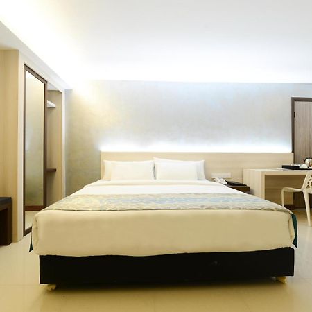Samudra Hotel Kuching Esterno foto