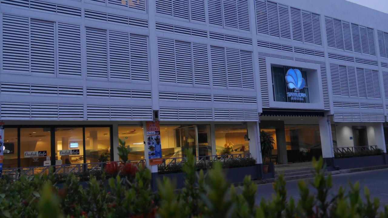 Samudra Hotel Kuching Esterno foto