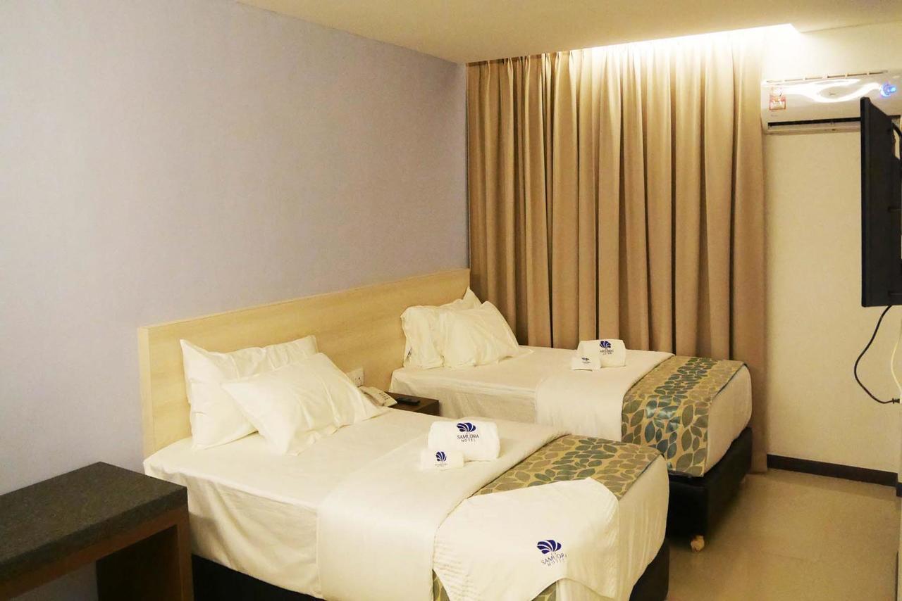 Samudra Hotel Kuching Esterno foto