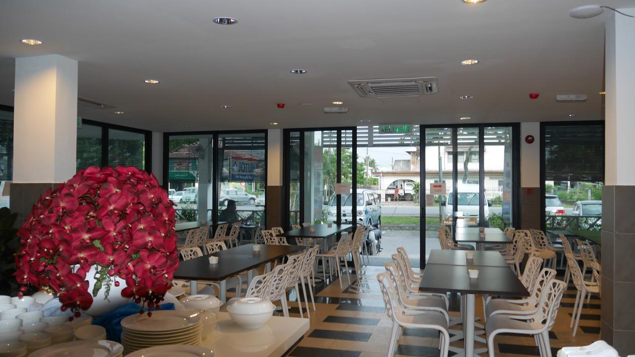 Samudra Hotel Kuching Esterno foto
