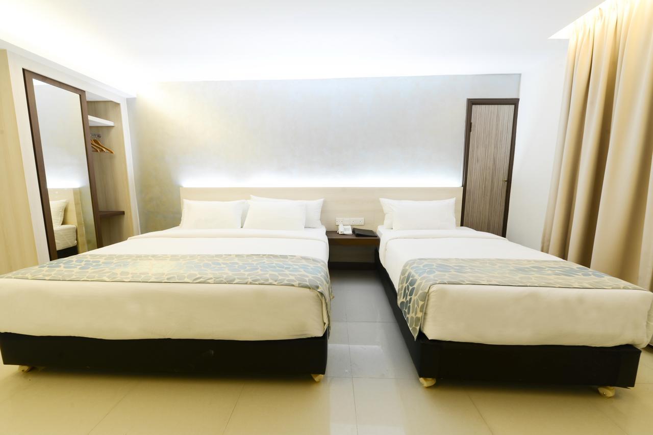 Samudra Hotel Kuching Esterno foto