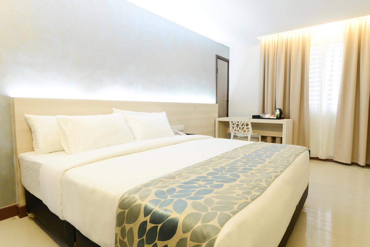 Samudra Hotel Kuching Esterno foto