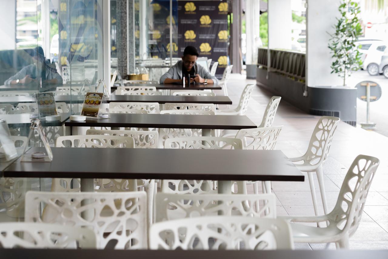 Samudra Hotel Kuching Esterno foto